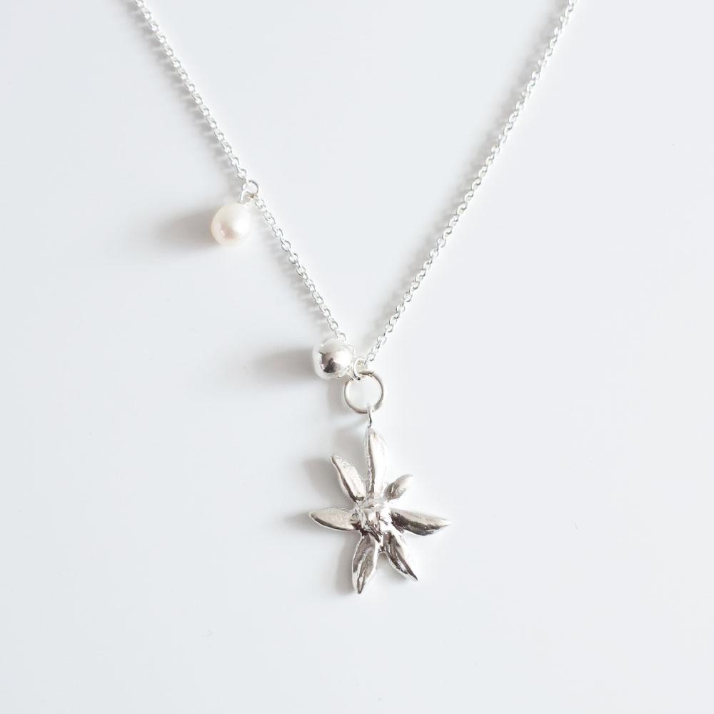 maple flower long necklace [pearl]