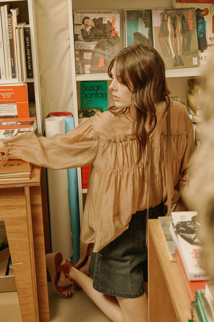 [SJSJ] 프릴 셔링 스트랩 블라우스