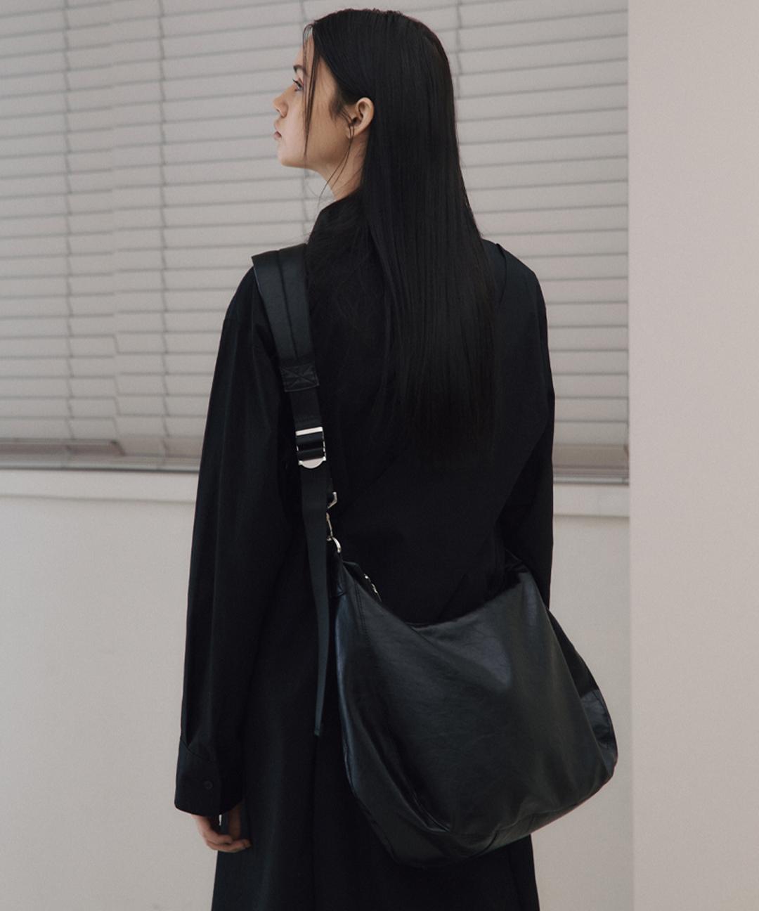 CRACKED CROSS-BAG [BLACK]