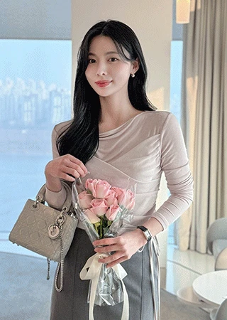 봄신상💛 드레이프 샤 배색 티