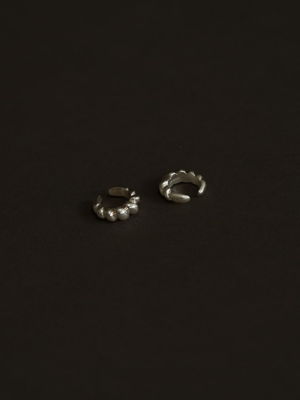 CROISSANT EAR CUFF 001