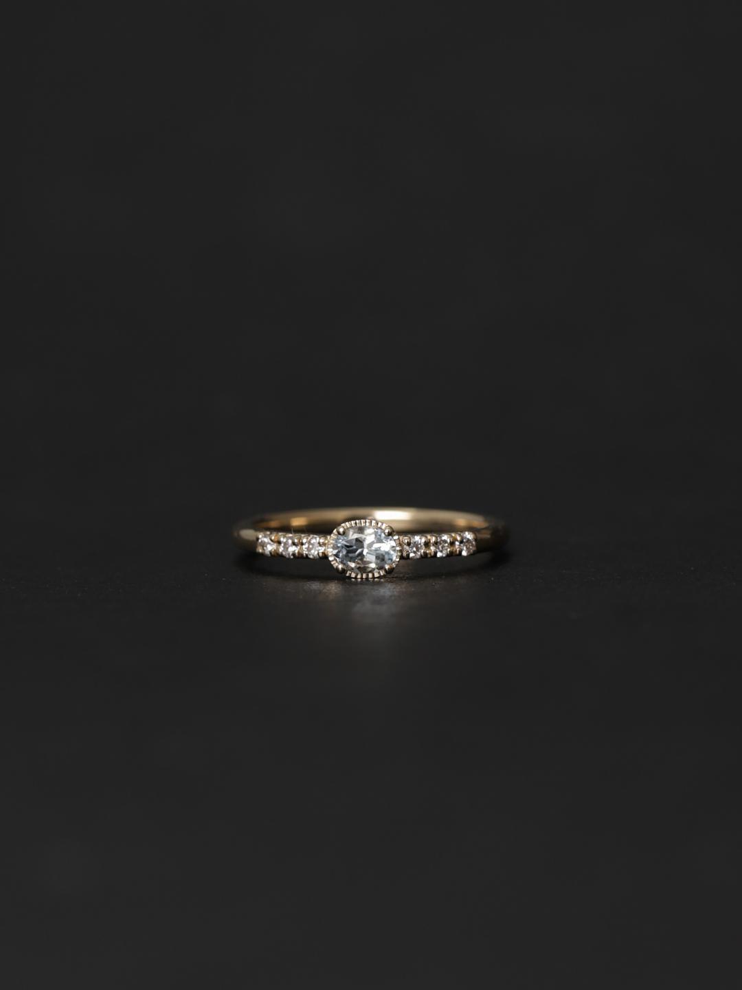 brilliant epaulette ring: 4*3 oval aquamarine.
