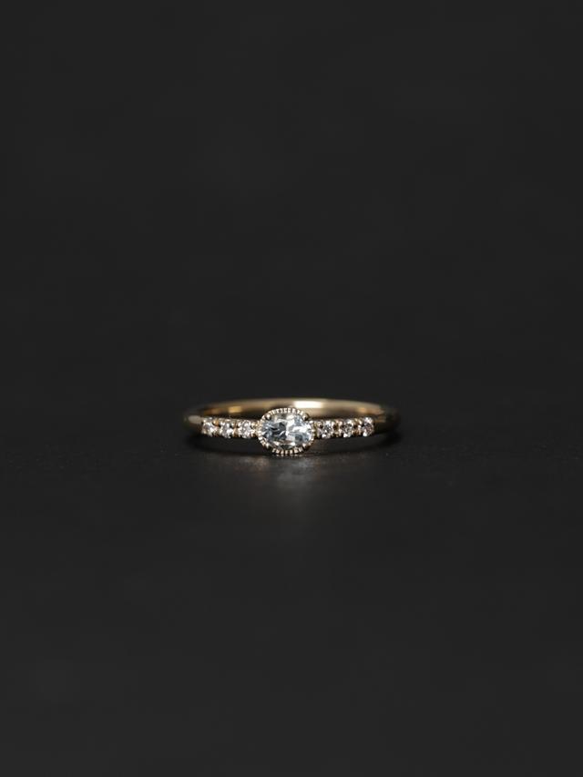 brilliant epaulette ring: 4*3 oval aquamarine.