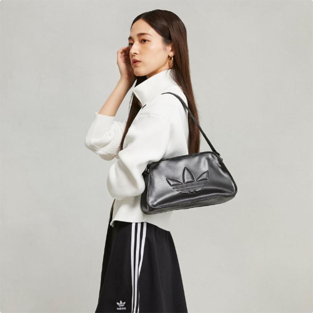 아디다스 숄더백 가방 블랙 미니 트레포일 엠보싱 IT7380