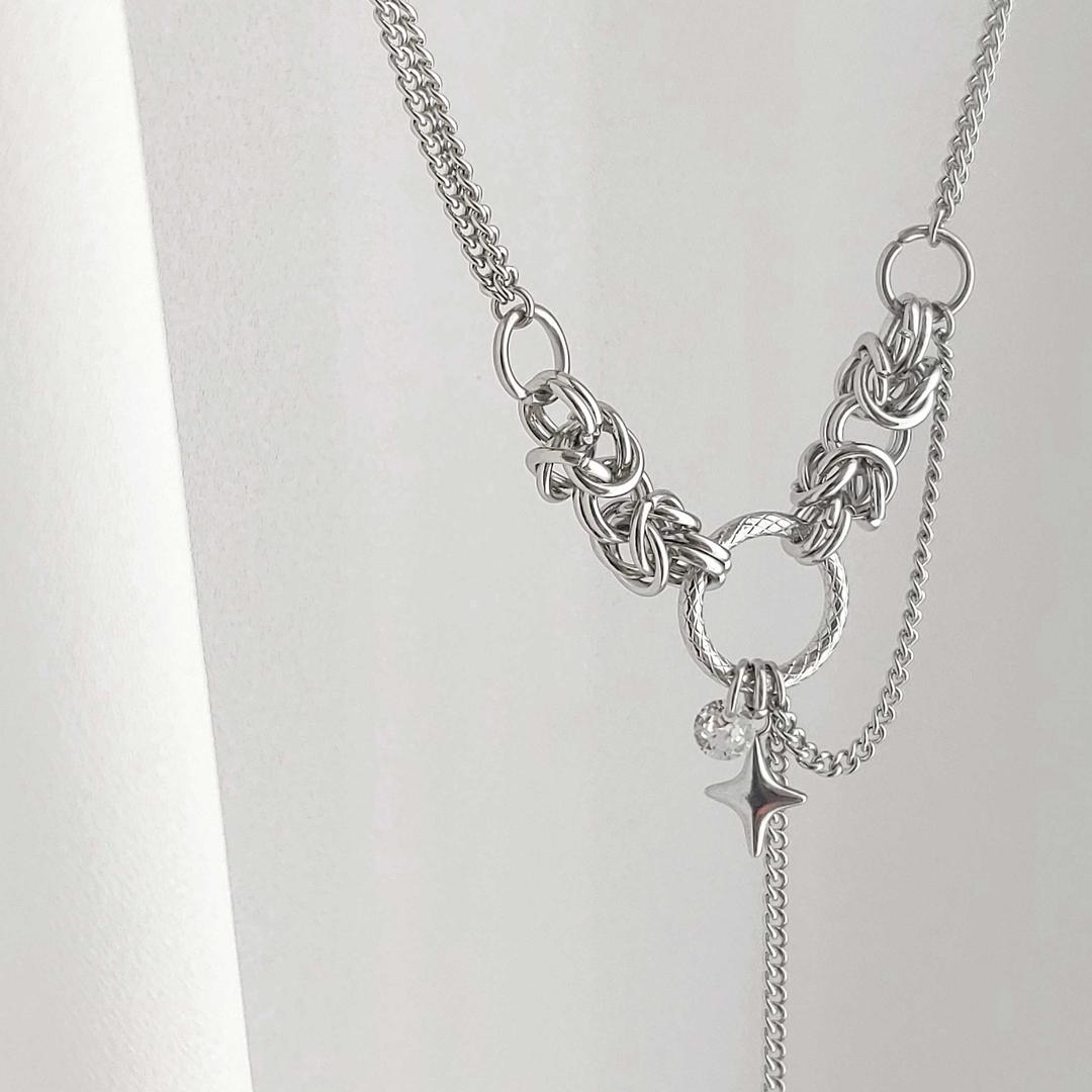 Oring frame necklace