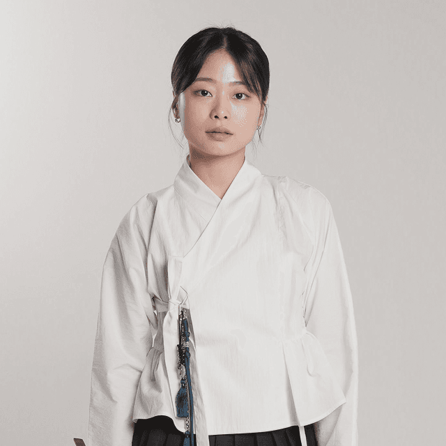 검우, 설우 블라우스