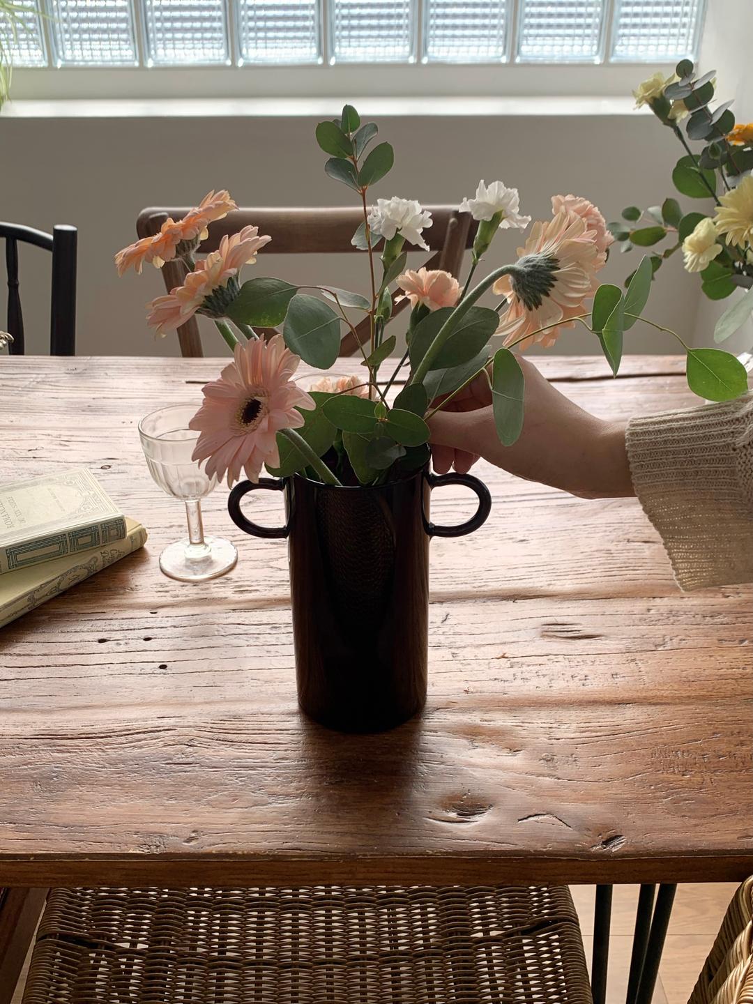 블랙 포인트 인테리어 유리 손잡이 글라스 화병 꽃병