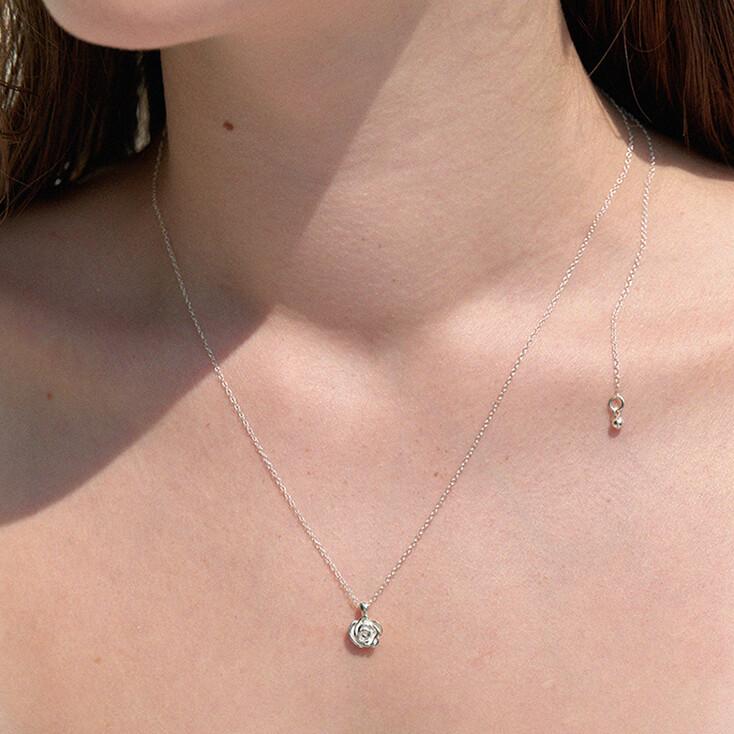 Round Rose Necklace