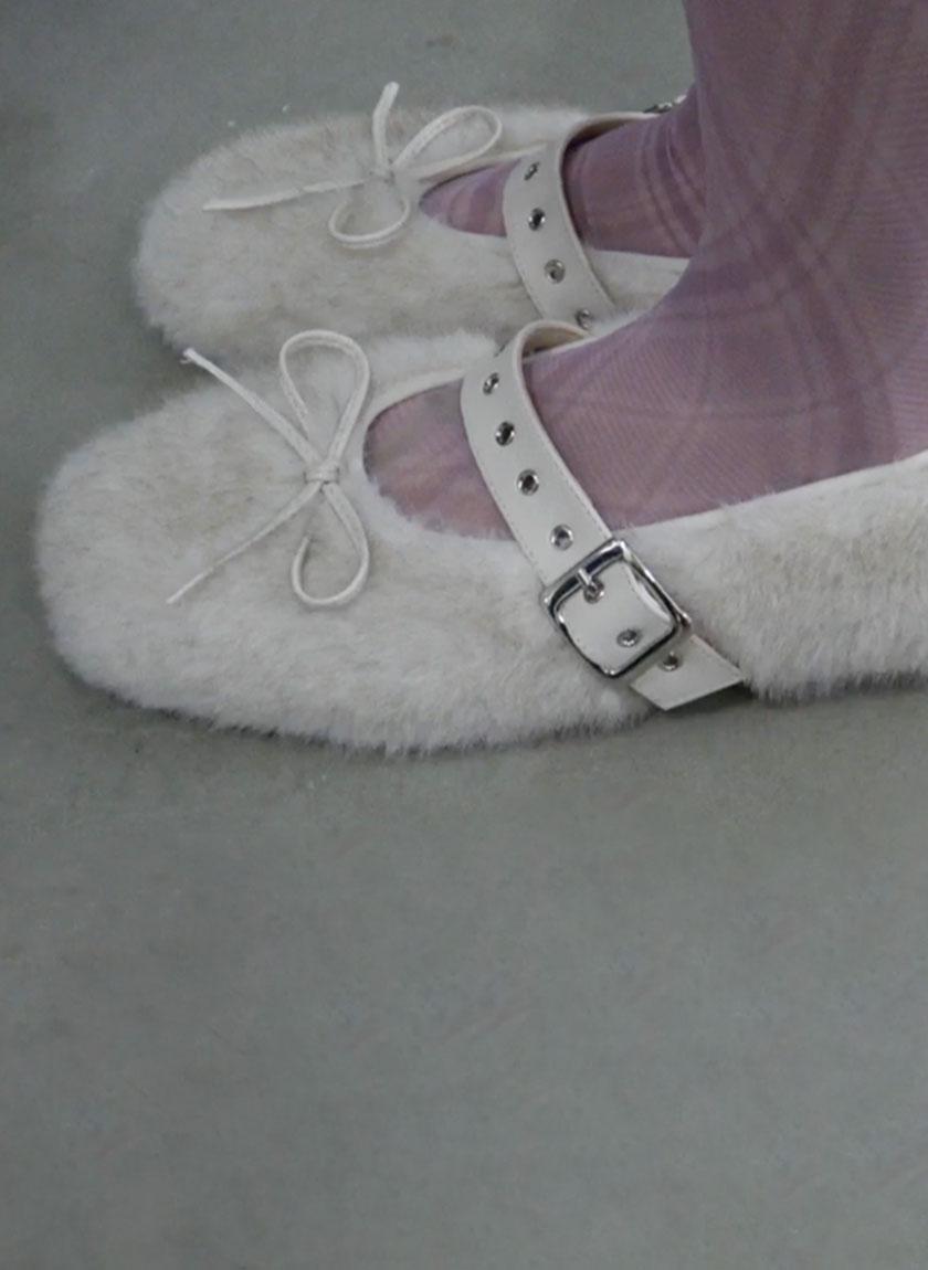 Buckle Fur Flat Shoes (Cream)