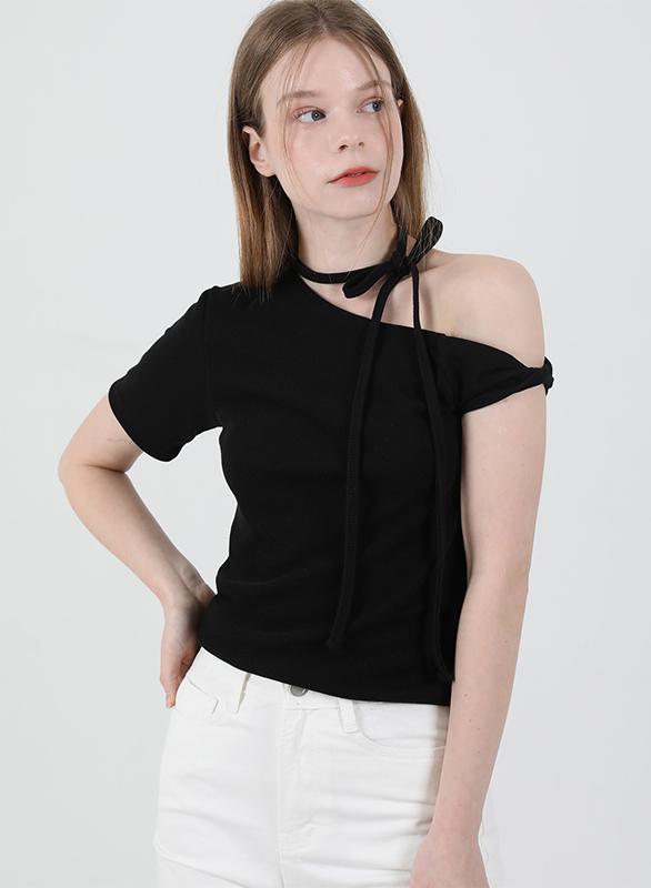 오프숄더 꼬임 반팔 티셔츠 블랙