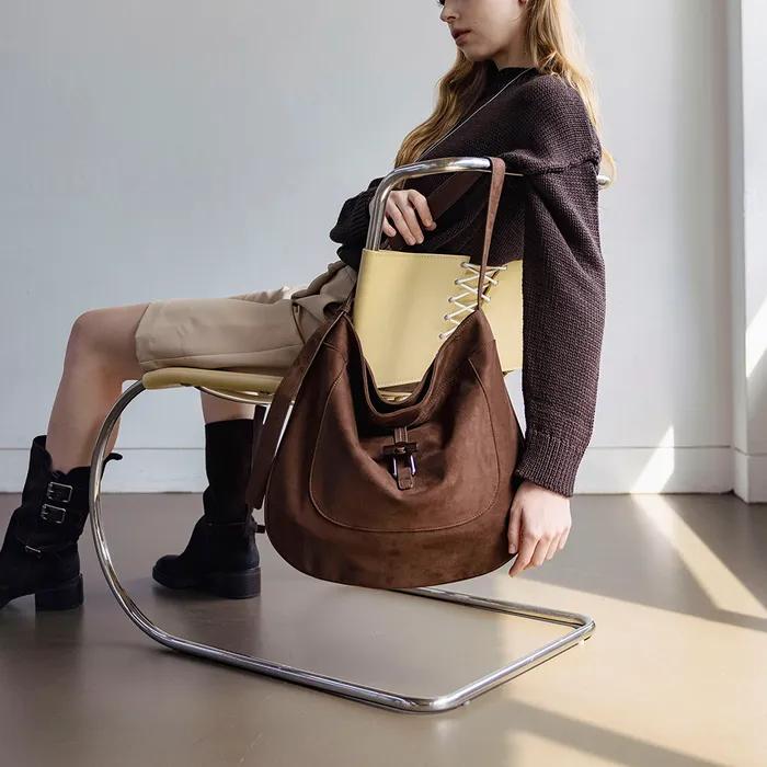 Rene_suede 뤼네 스웨이드 호보 (dk brwn)