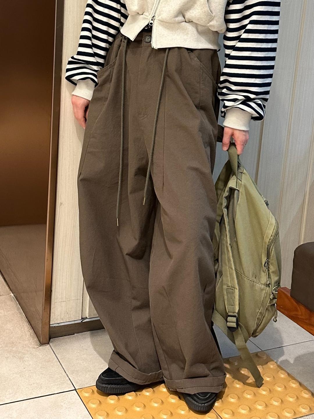 wide cotton carpenter pants