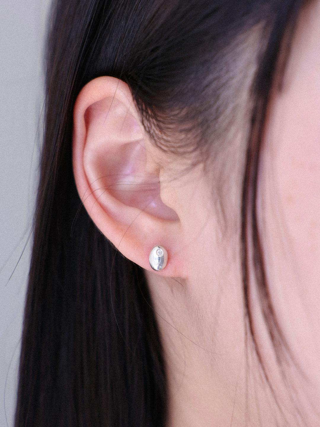 Pebble cubic earring
