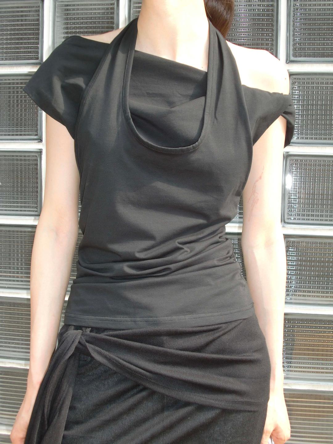 DOUBLE LAYERED HALTER SLEEVELESS_BLACK