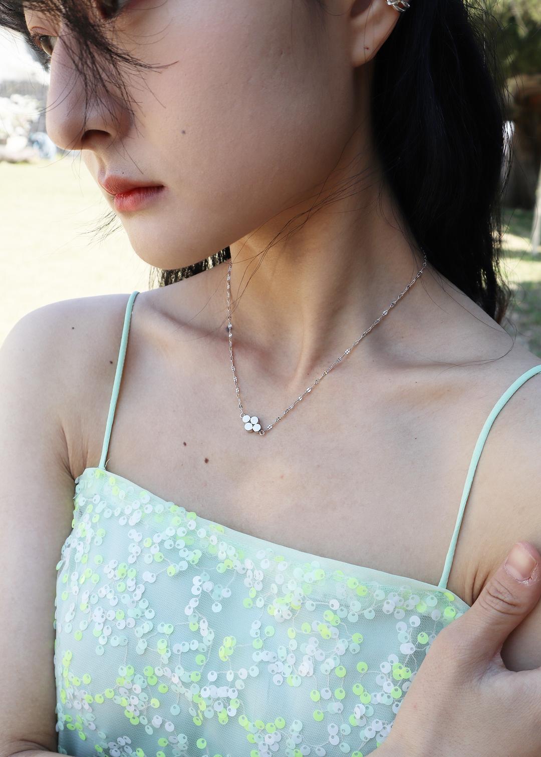 clover necklace