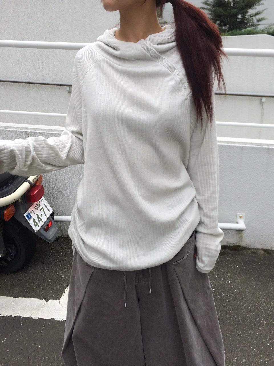 사선 버튼 후드 티