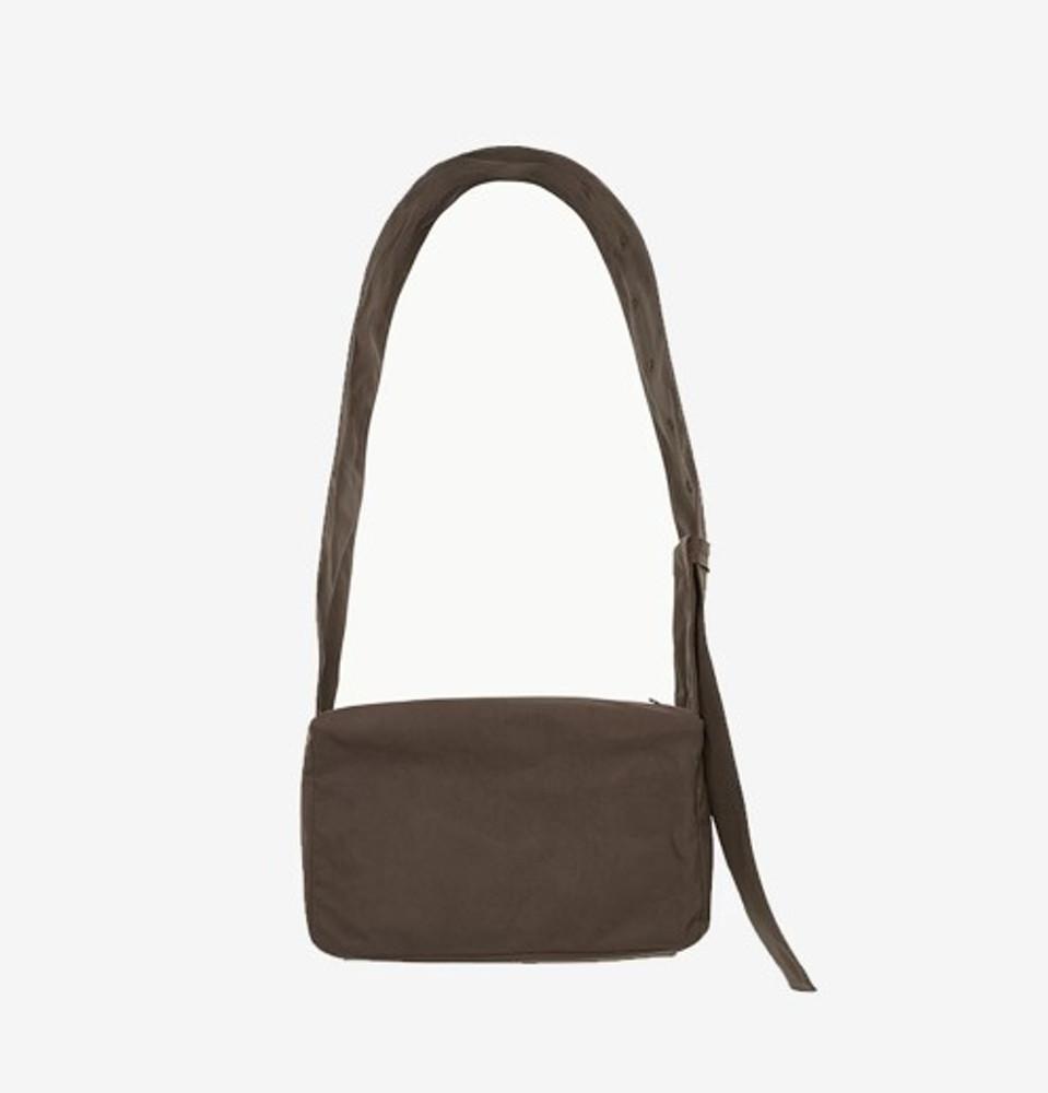 [아모멘토 가방] 아모멘토 스퀘어 숄더백 브라운