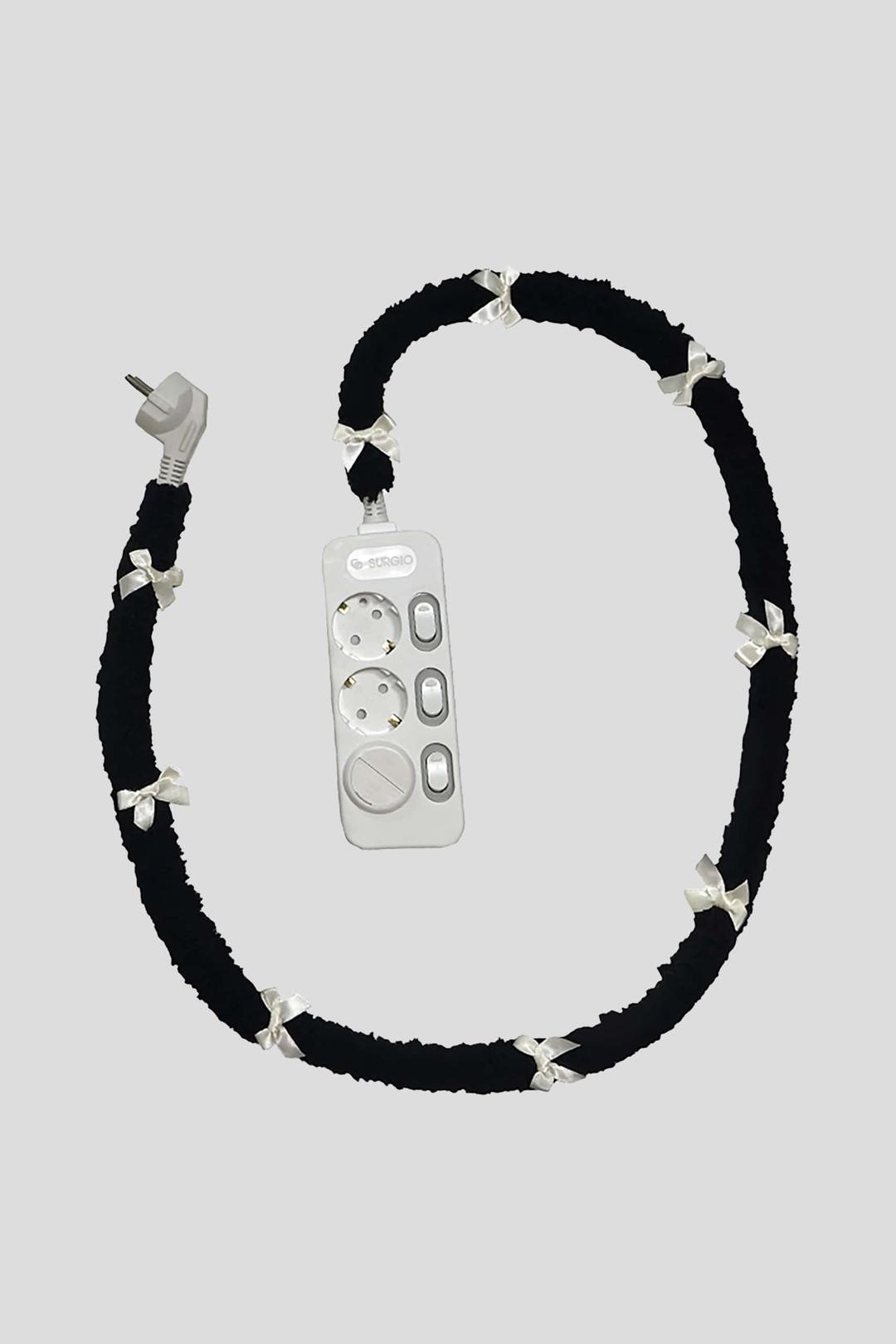 Fuzzy multi-tap_Ribbon_Black (Ivory)