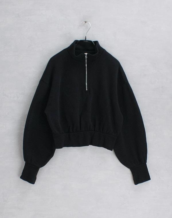 GU _ pullover crop sweat shirt