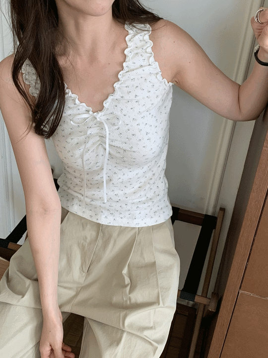 로어블 [발레코어🍒당일출고] 에밀리 셔링 브이넥 민소매 플라워 잔꽃 여름 나시