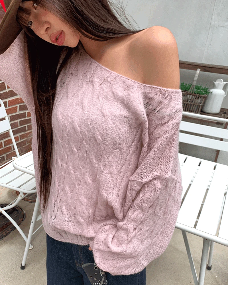 [얼리어텀🎀] 교리 꽈배기 패턴 원오프숄더 긴팔 니트