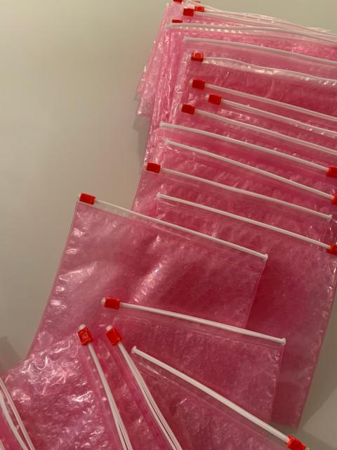 Glossier pink pouch _ 글로시에 핑크 뽁뽁이 파우치 12차 추가 (1/18)