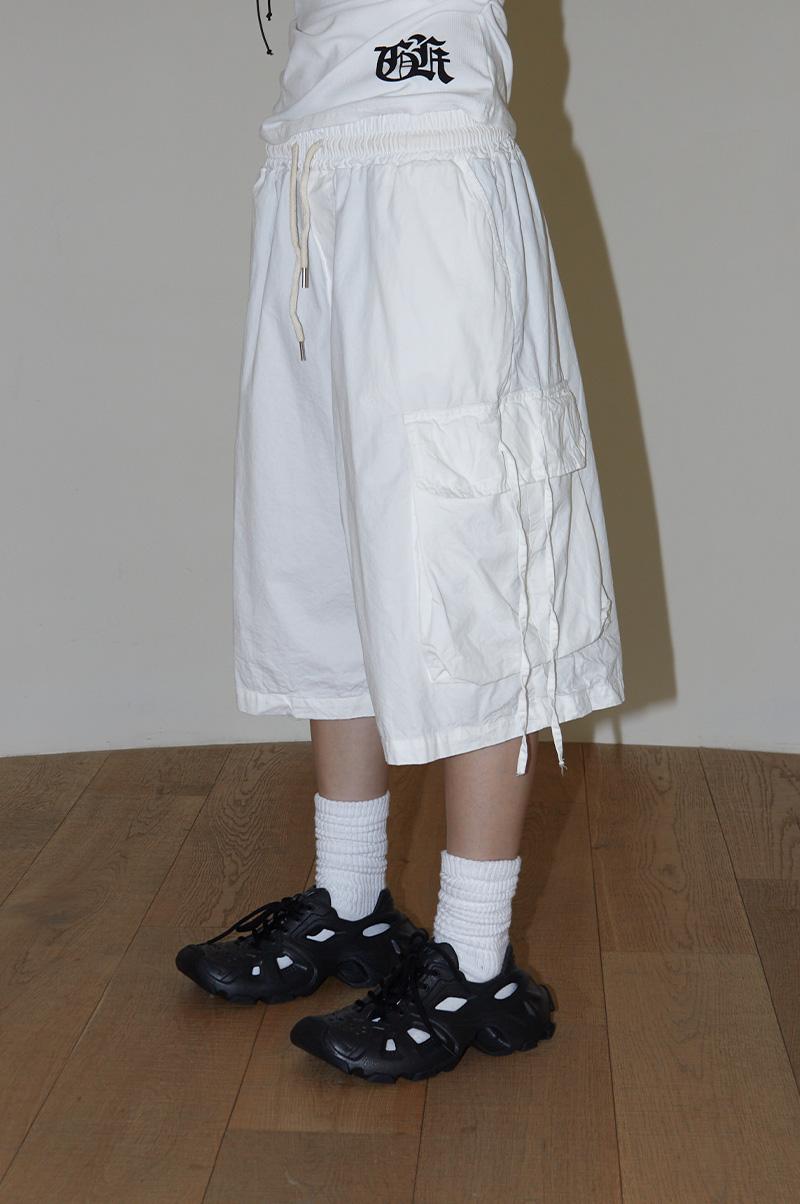런츠 TOV STRAP CARGO BERMUDA PANTS