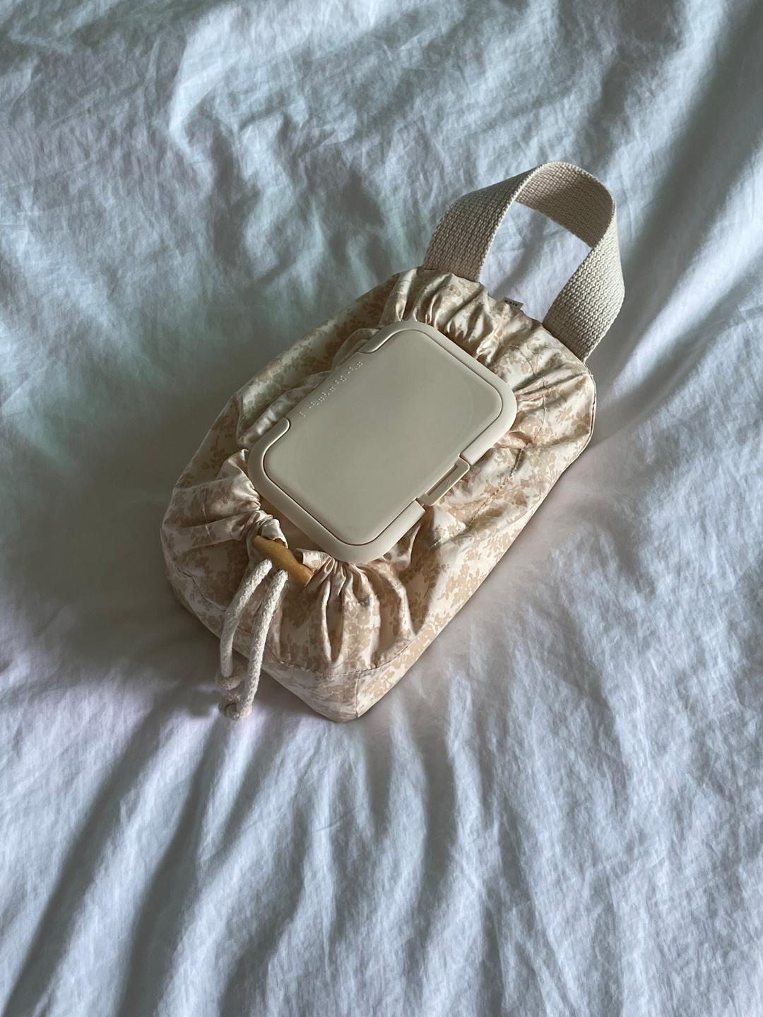 Fabric wet tissue case (beige garden)