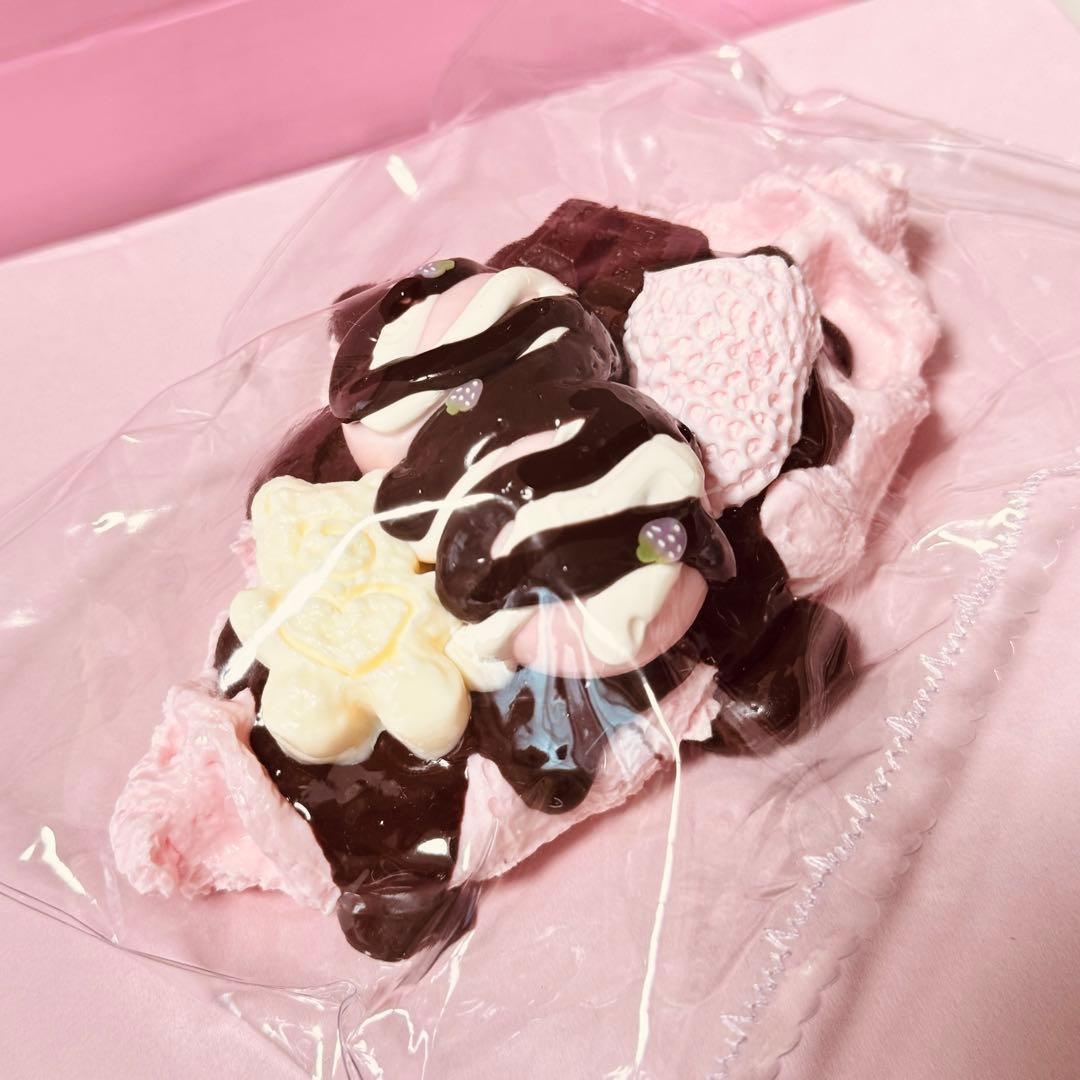 ピンクいちごワッフル　ストロベリー　スクイーズ　純泥もちもち