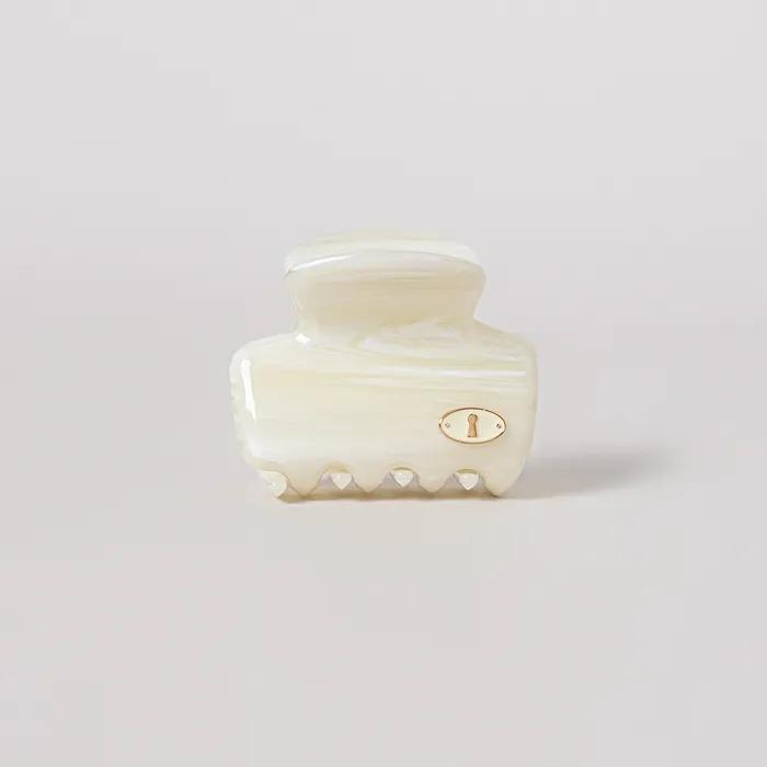 [2차] Classy Logo Hair Clip (Satin Cream)