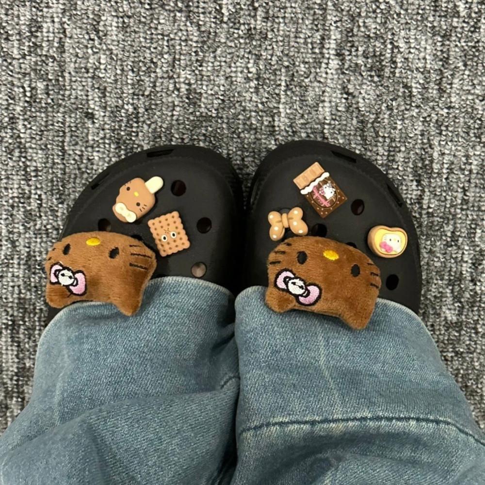 샵베흐 hellokitty 초콜릿 키티 크록스 지비츠세트