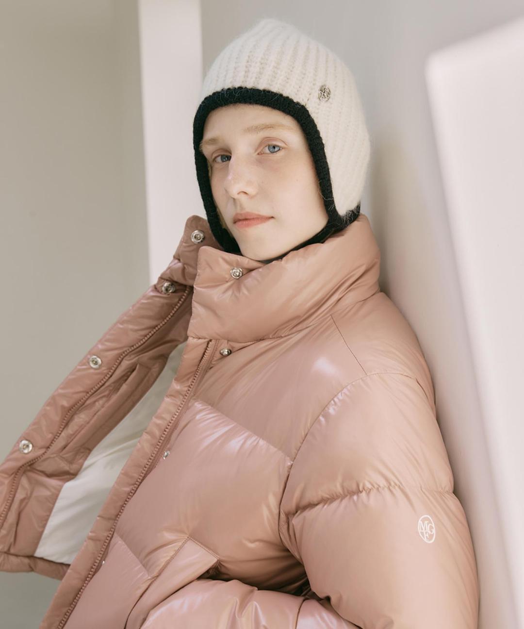 W CIRCLE LOGO DUCK DOWN GLOSSY CROP PUFFER pink