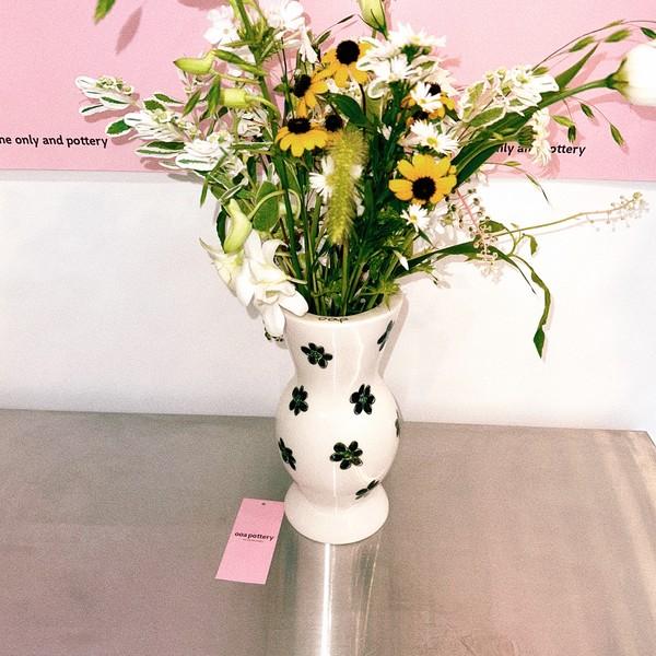 green line flower candy vase