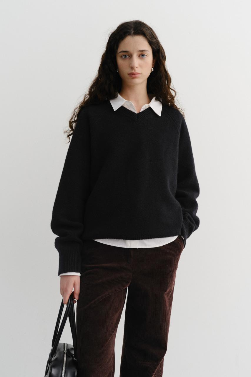 UNISEX SOFT VOLUME V-NECK SWEATER BLACK