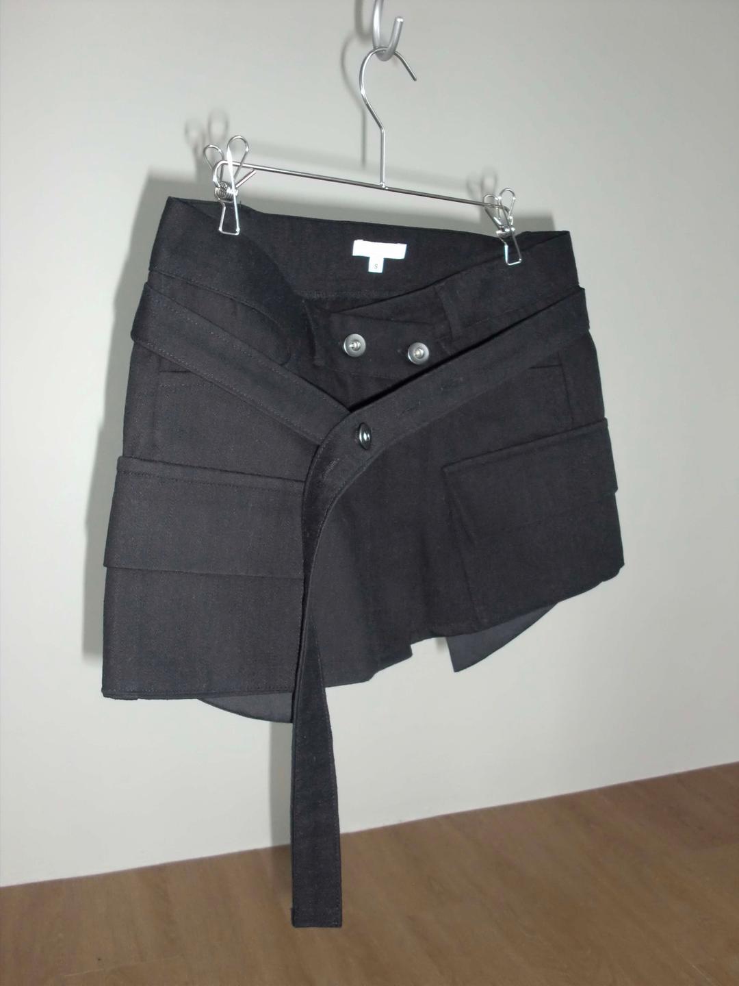 BUTTON WRAP LAYERED SKIRT_BLACK