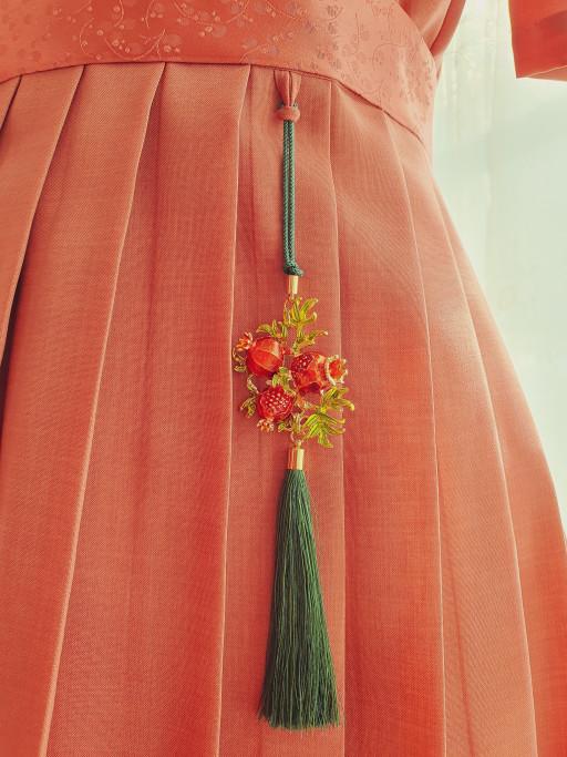 붉은 석류 노리개