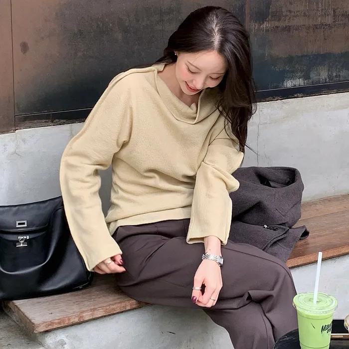 STRUCTURED HIGH-NECK WOOL TOP_LIGHT BEIGE