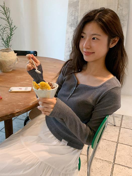 [채랑 PICK!] 레터즈 버튼 하트넥 티셔츠 ( 3 colors )