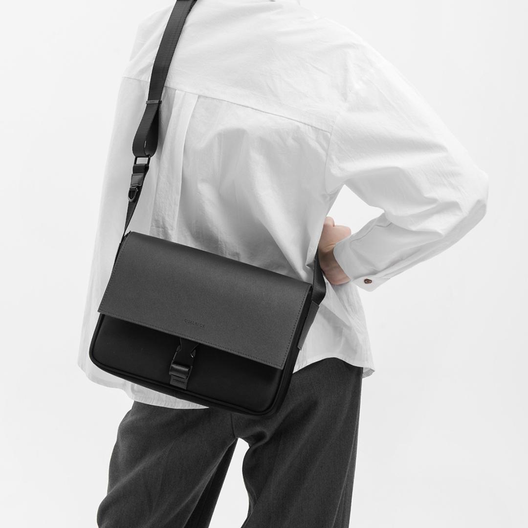 커렌트 스몰 메신저백 341