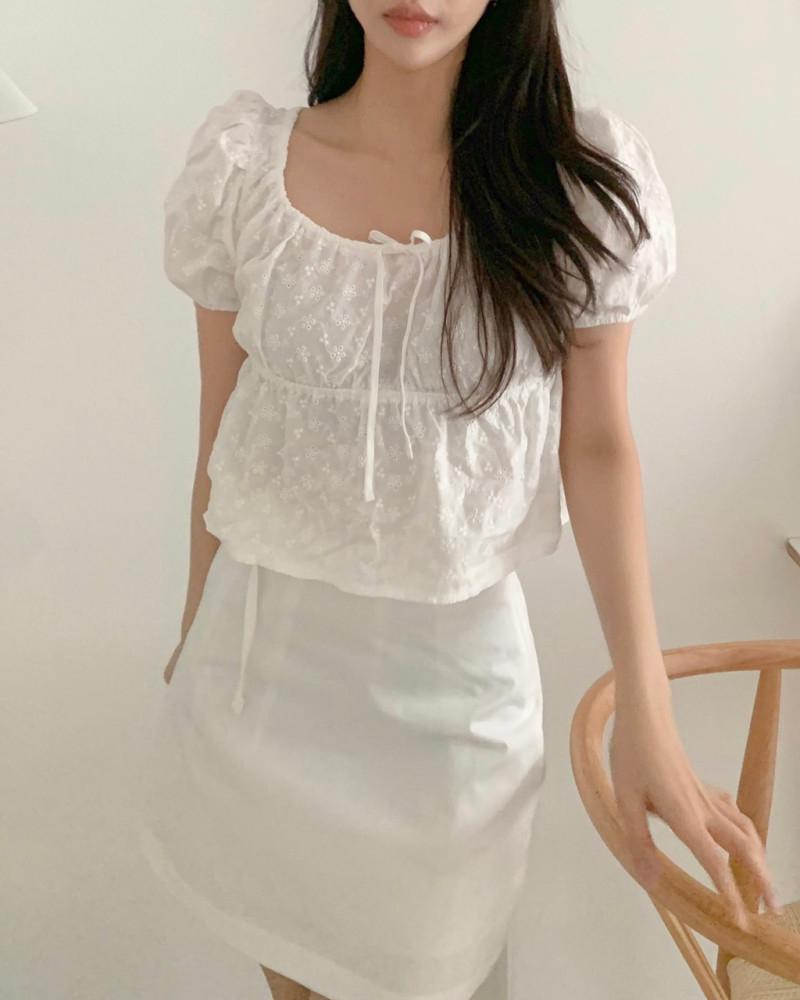 [오프숄더가능🌸] 플로아 자수 셔링 퍼프 블라우스