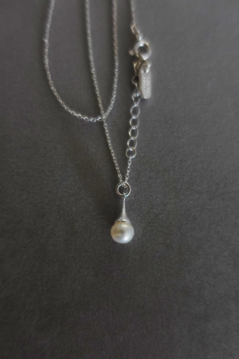 24PF Hanging Pearl Necklace