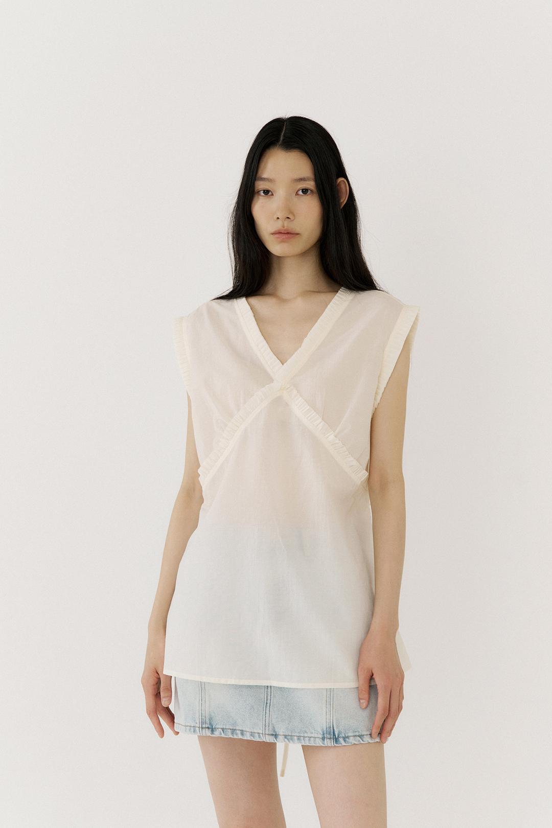 PLEATS V-NECK BLOUSE, CREAM