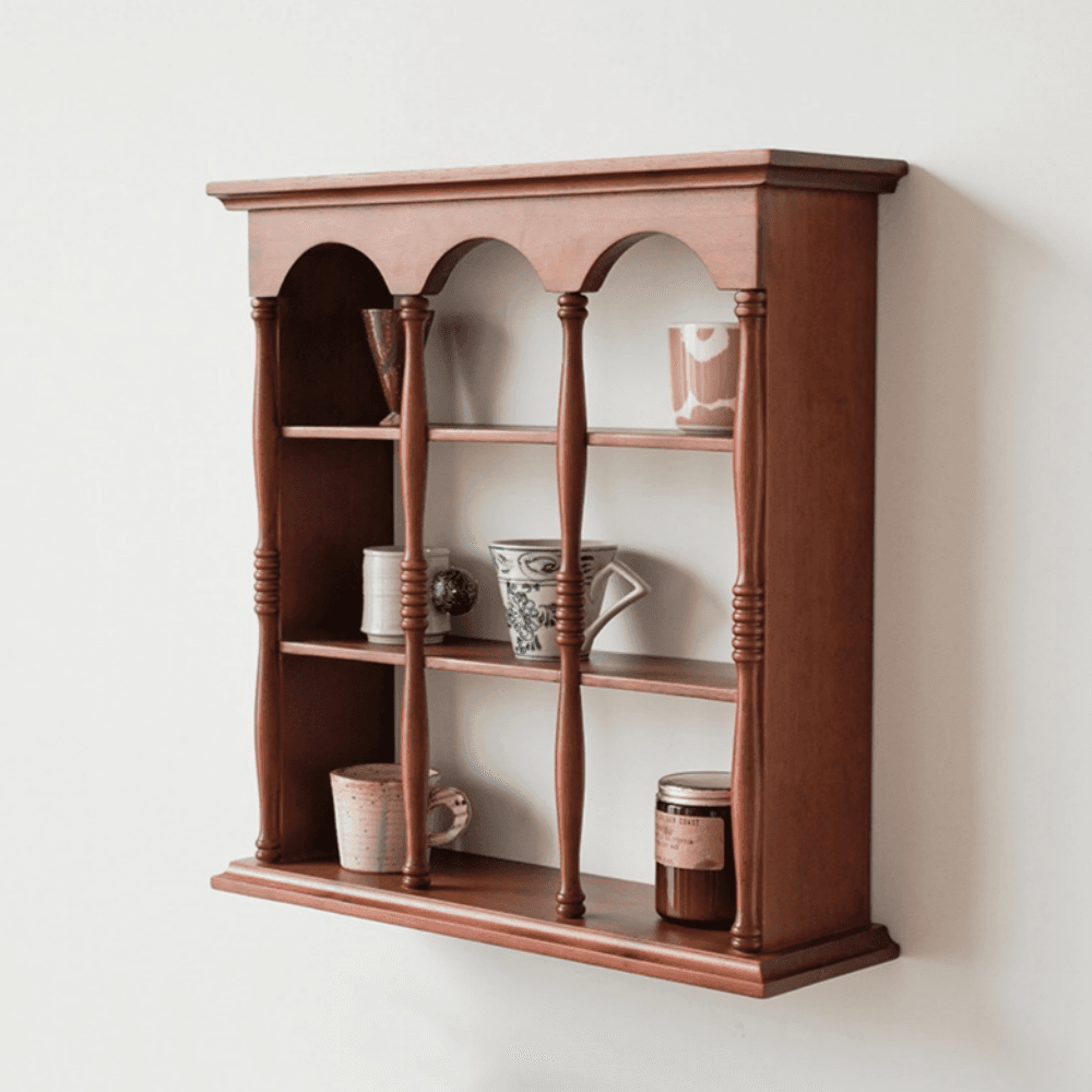 디자인필링 엔틱 거실 벽걸이 원목 수납장 틈새수납장 컵 진열장