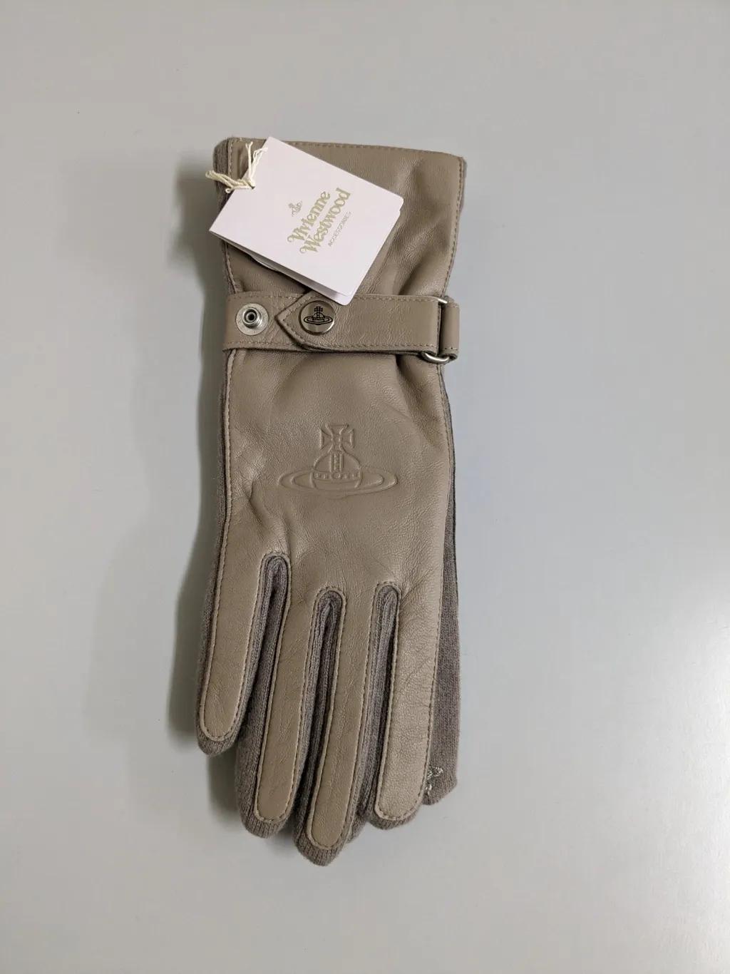 [무료배송]비비안웨스트우드 24FW ORB & 벨트 장갑 여성 1131VW333