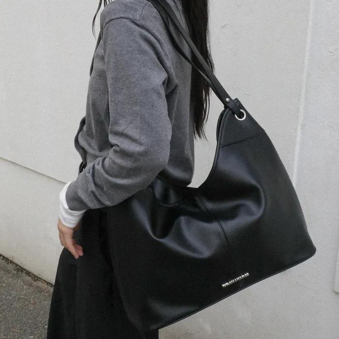Essential Hobo Shoulder Bag (Black)
