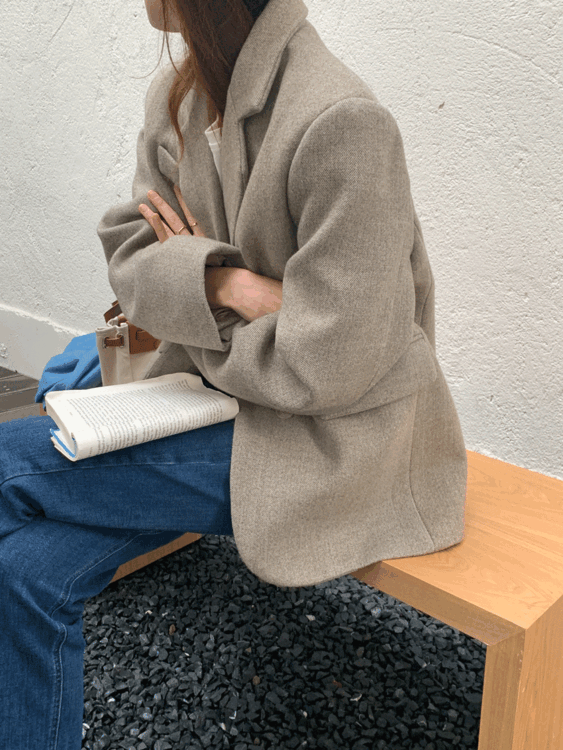 루어스룸 스토리 보카시 울 겨울 루즈핏 싱글 투버튼 데일리 테일러드 하객룩 하프 자켓 코트(2color)