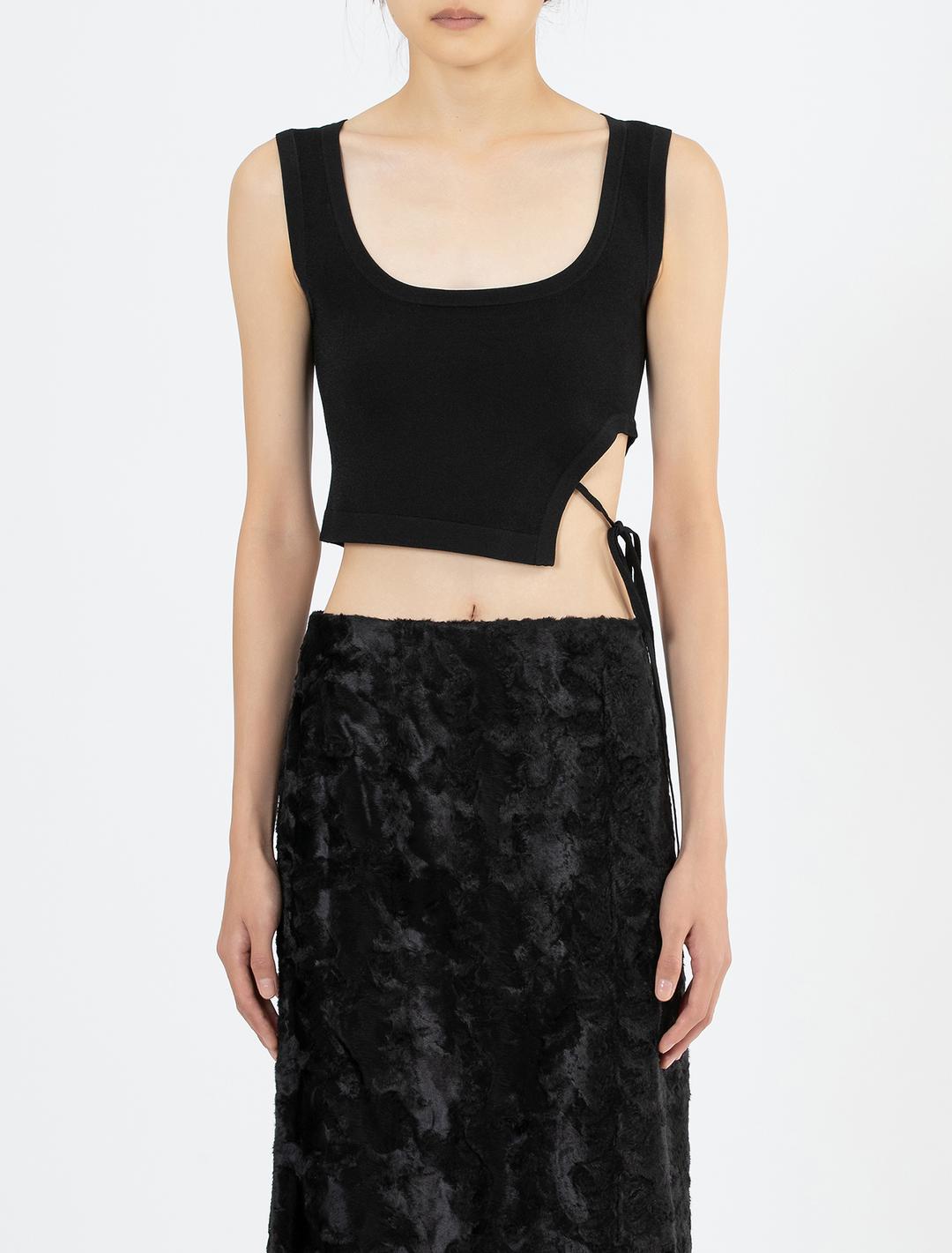 샌디 리앙 티어스 슬리브리스 크롭 스웨터 블랙 - empty