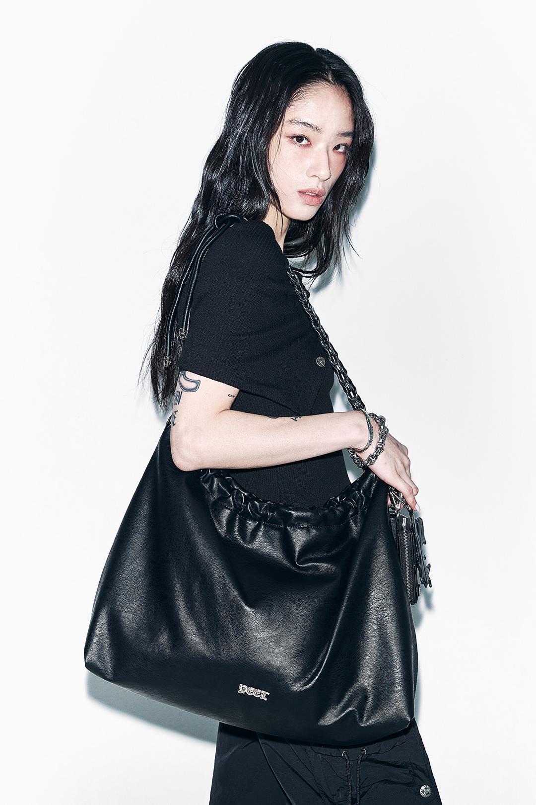 CHAIN SHOULDER BAG BLACK