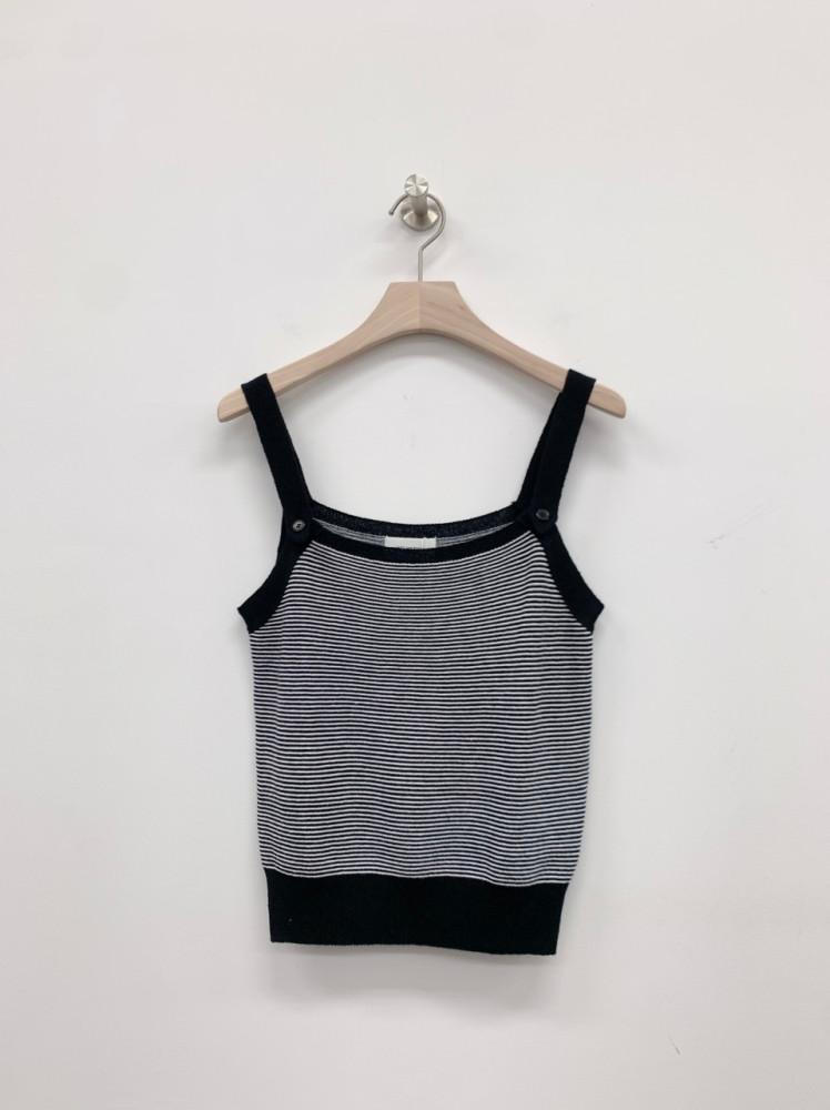 [아이,블랙 당일출고] helvetica 헬베티카 버튼 슬리브리스 니트 스트라이프 나시 nt