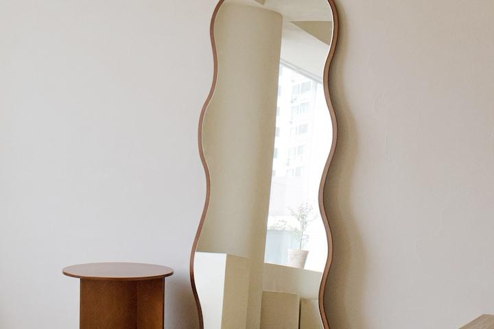 브림 원목 비정형 전신거울 포토존 웨이브거울 드레스룸거울 현관거울 벽걸이전신거울